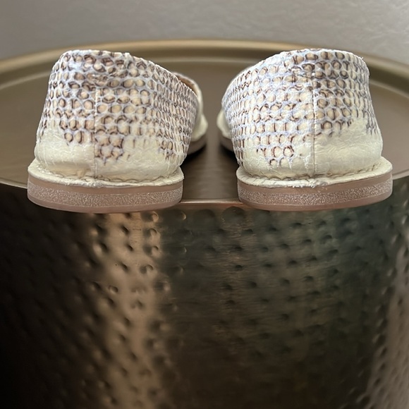 Lucky Brand Bernice Flats - Picture 3 of 11